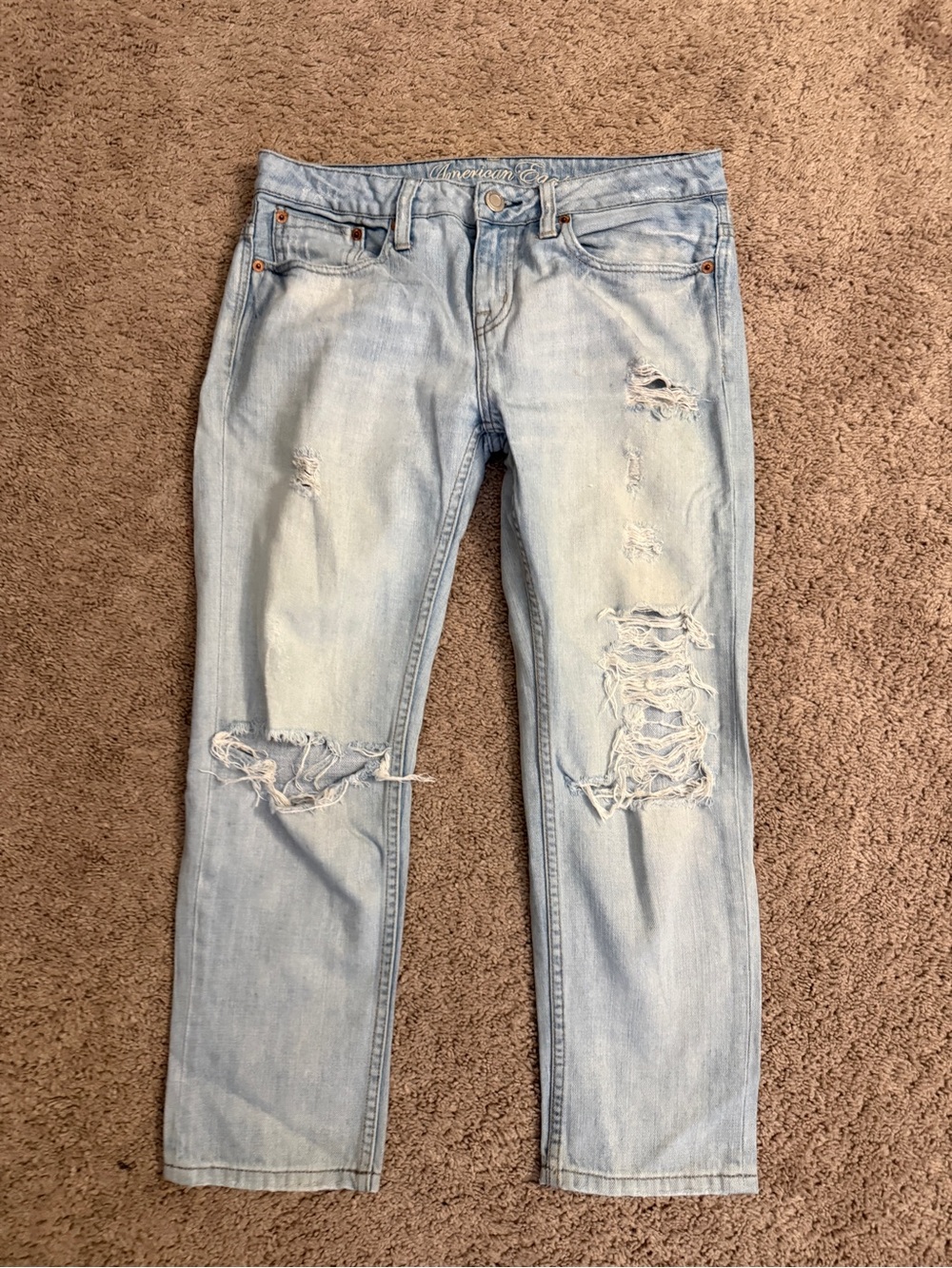 American Eagle Outfitters Jeans Women size 2 Light Blue Distressed Cropped Denim
